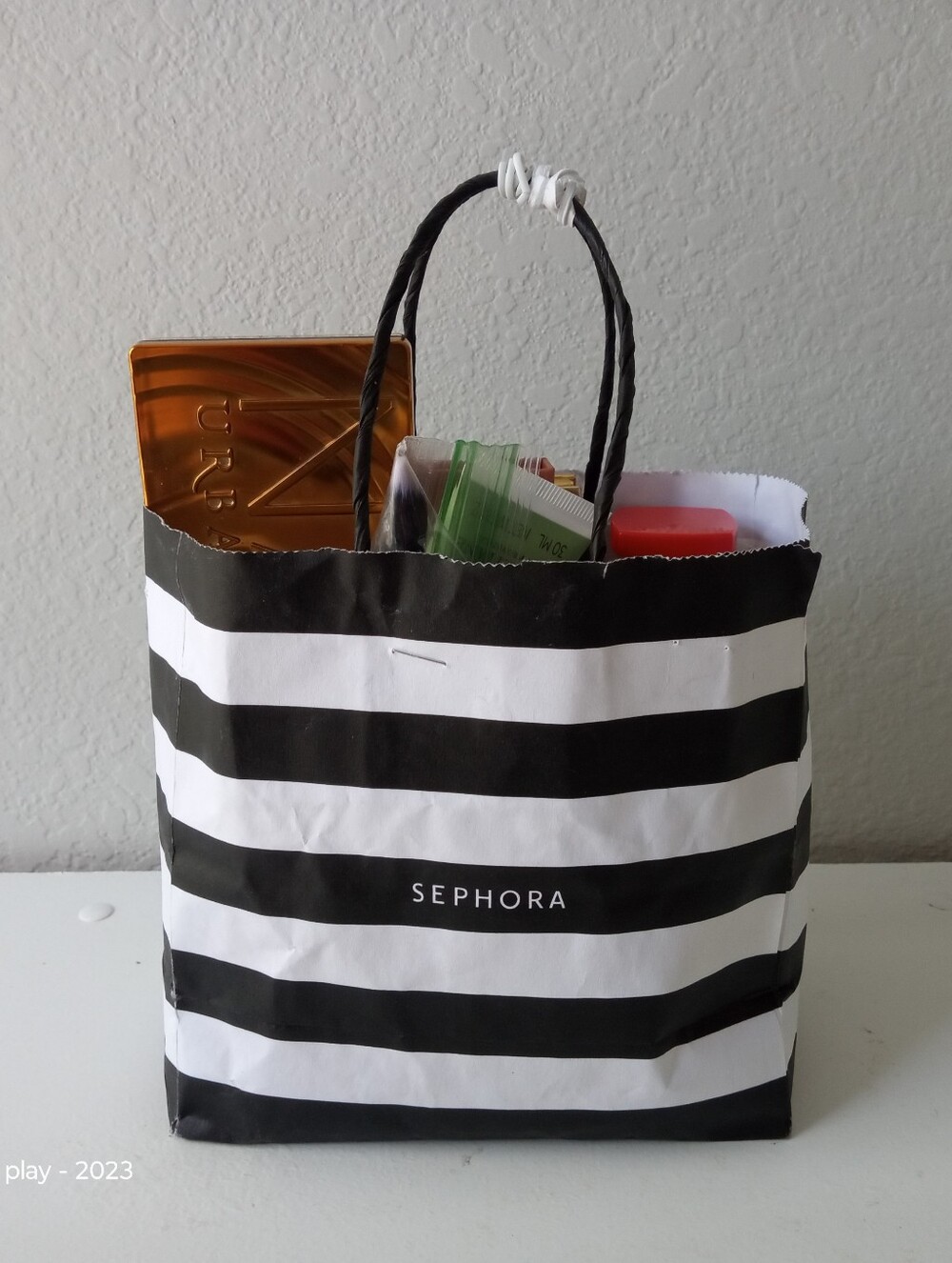 SOLD OUT Makeup Bundle Black White Small - Picture 2 of 16